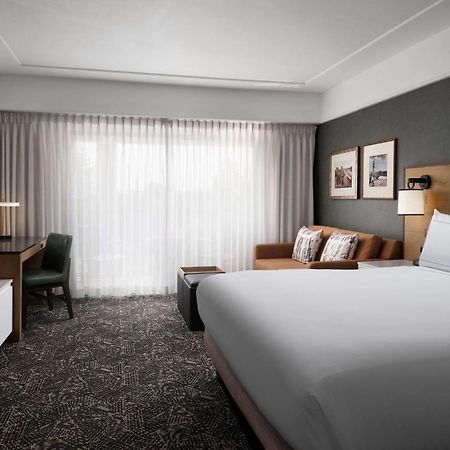 Hilton Stockton Hotel Bagian luar foto