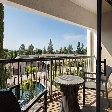 Hilton Stockton Hotel Bagian luar foto