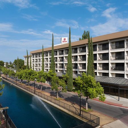 Hilton Stockton Hotel Bagian luar foto