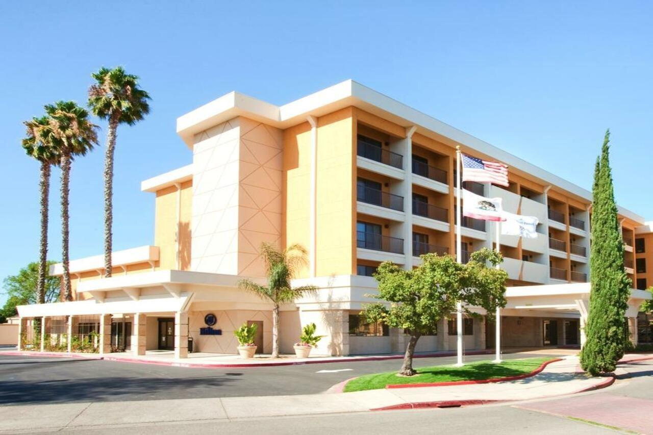 Hilton Stockton Hotel Bagian luar foto