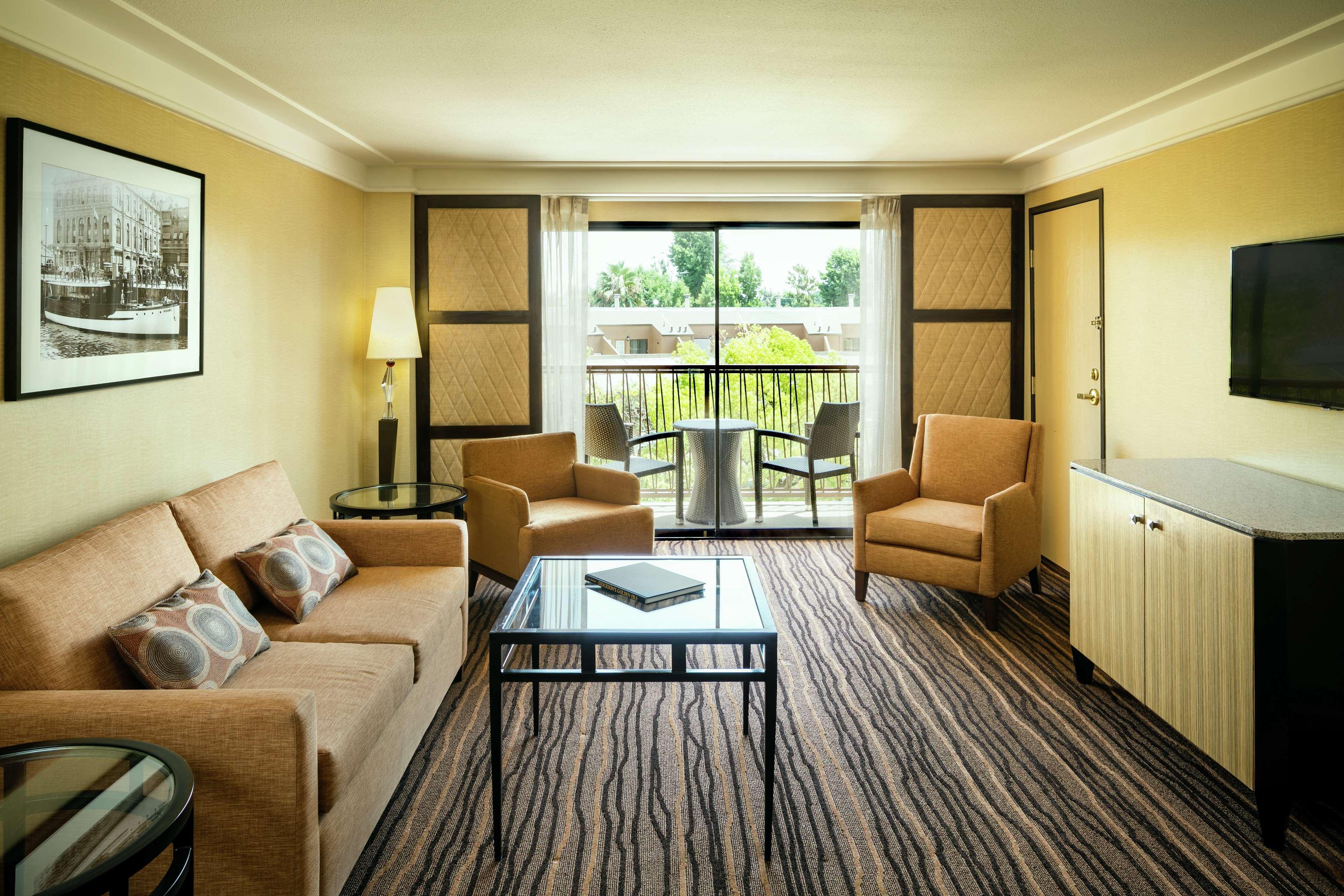 Hilton Stockton Hotel Bagian luar foto