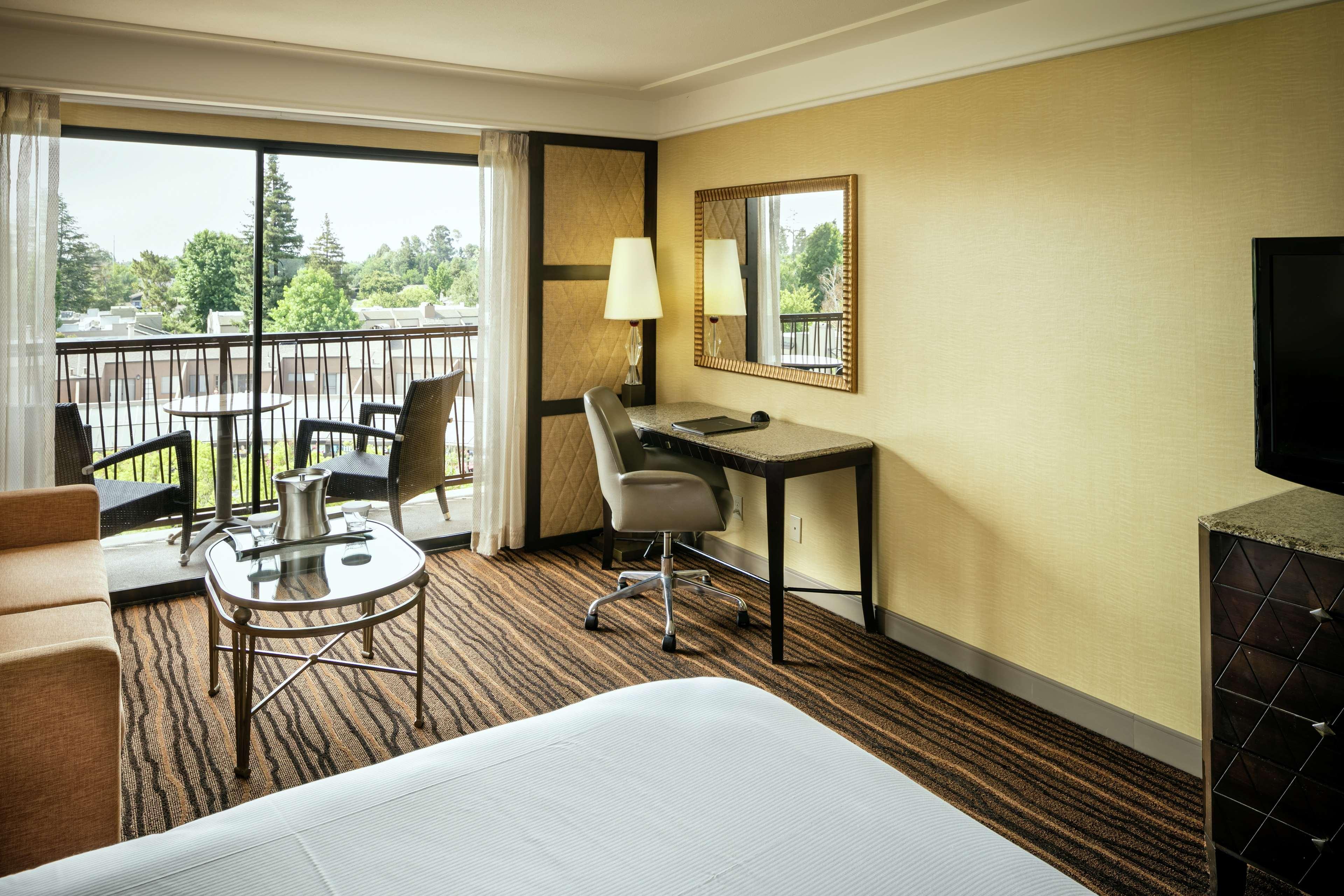 Hilton Stockton Hotel Bagian luar foto