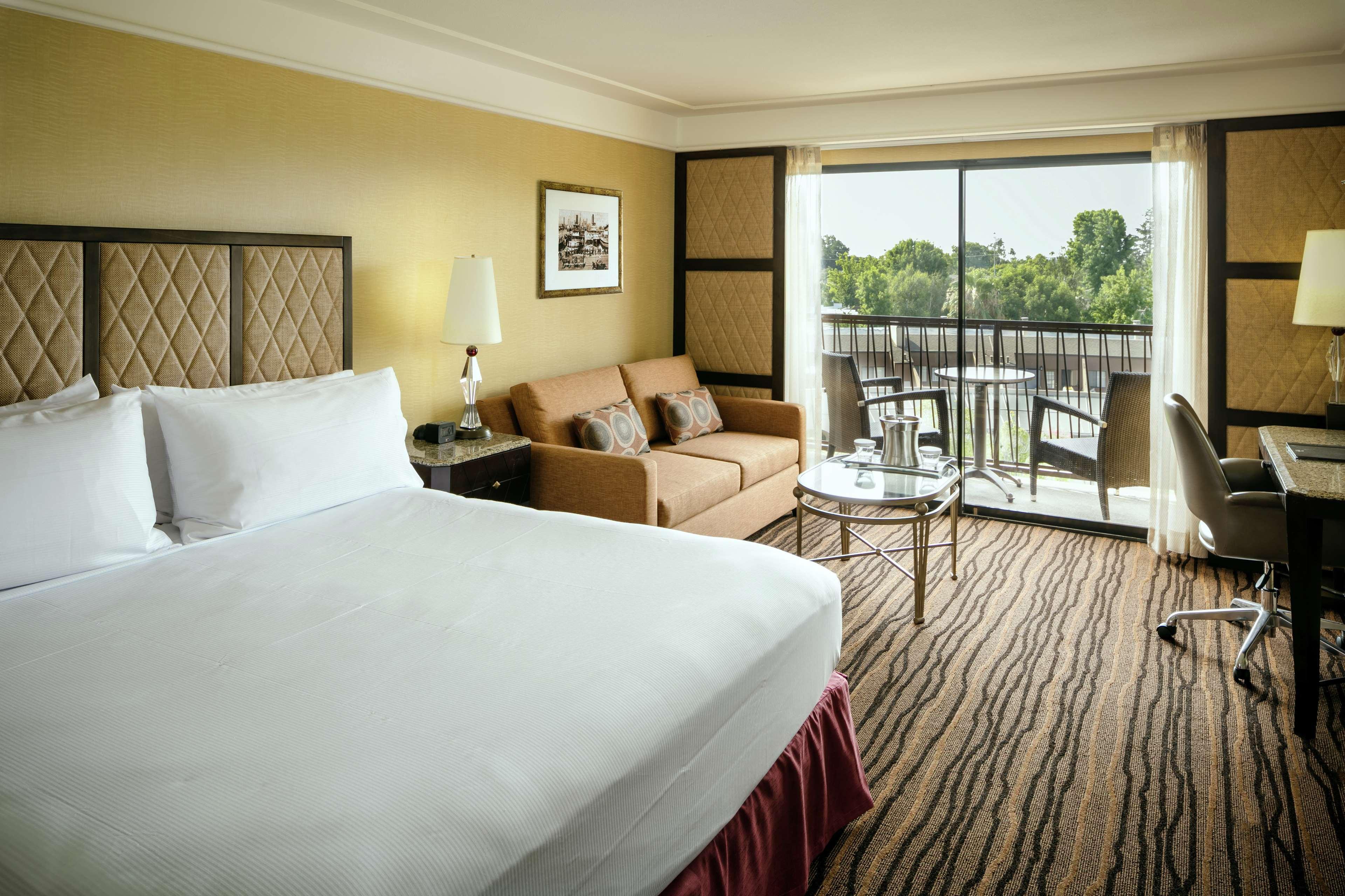 Hilton Stockton Hotel Bagian luar foto