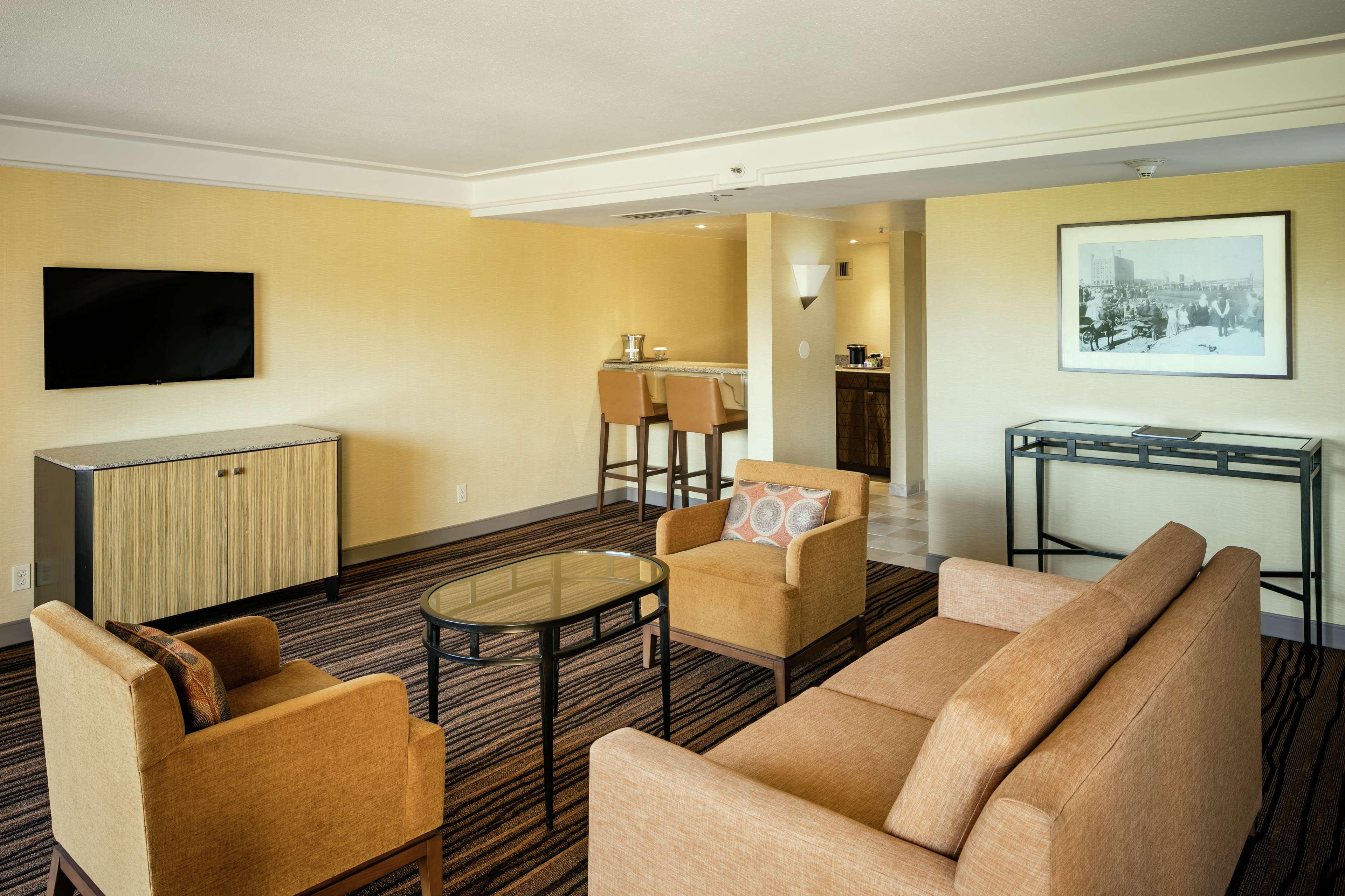 Hilton Stockton Hotel Bagian luar foto