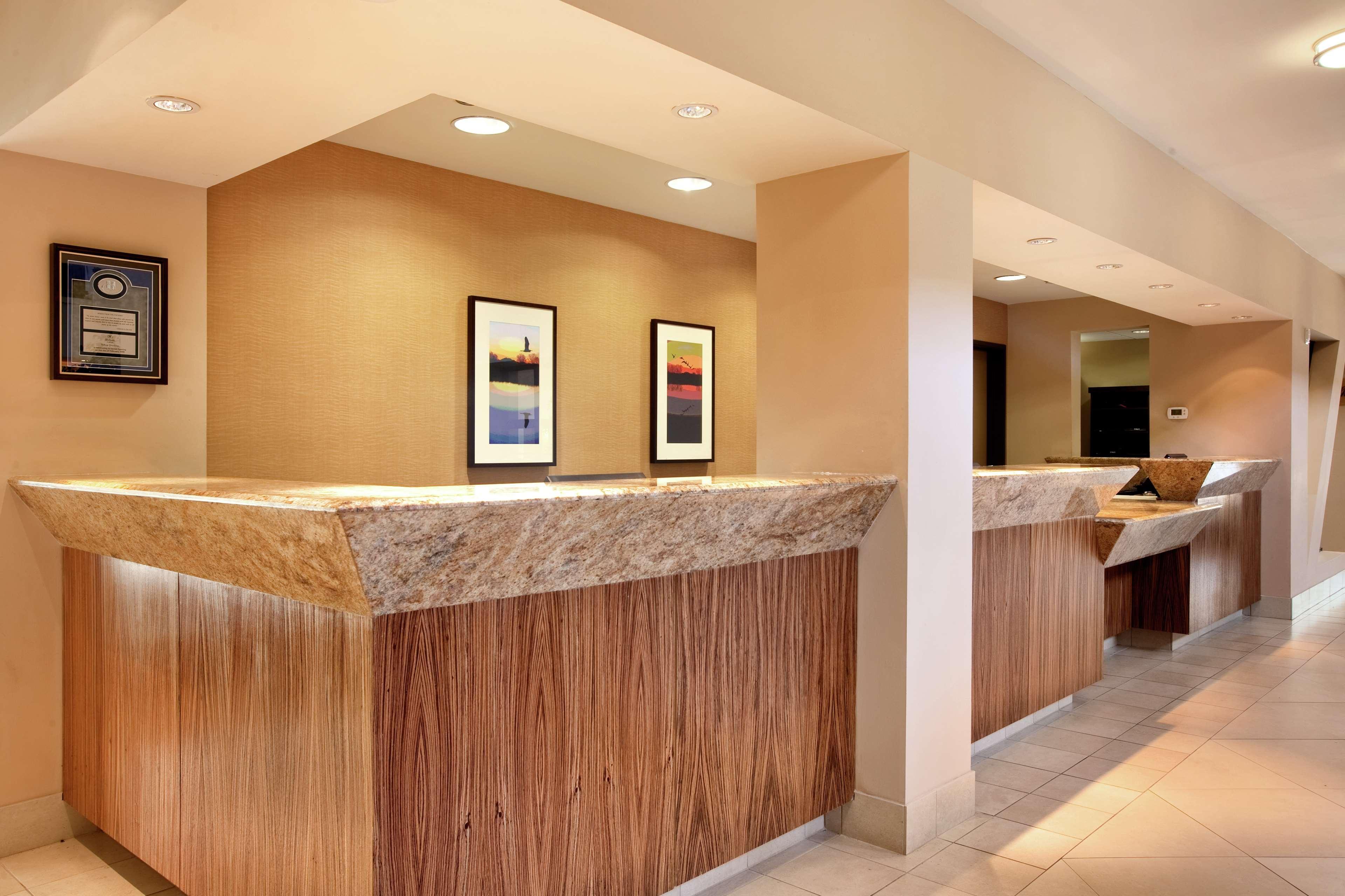 Hilton Stockton Hotel Bagian luar foto