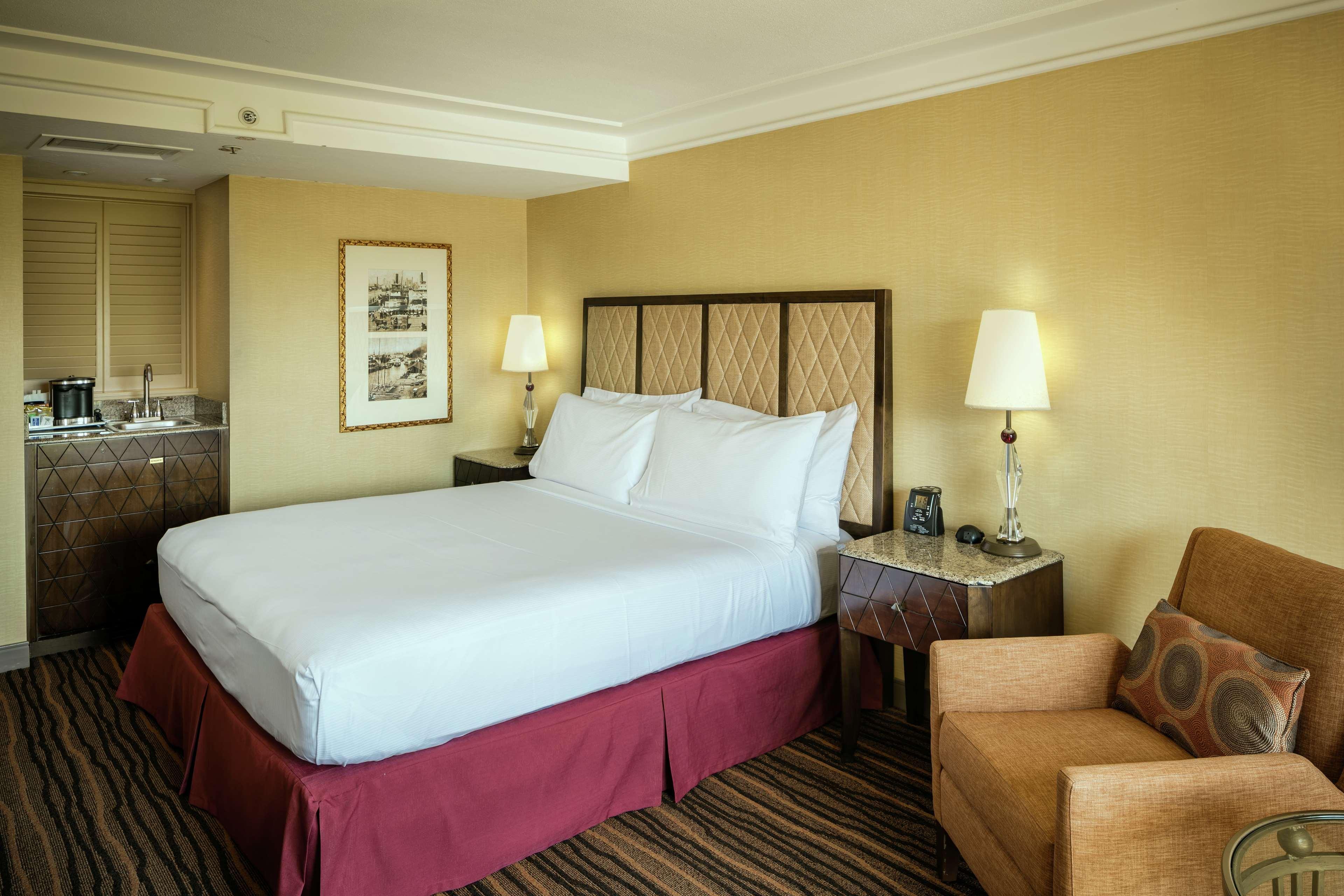Hilton Stockton Hotel Bagian luar foto