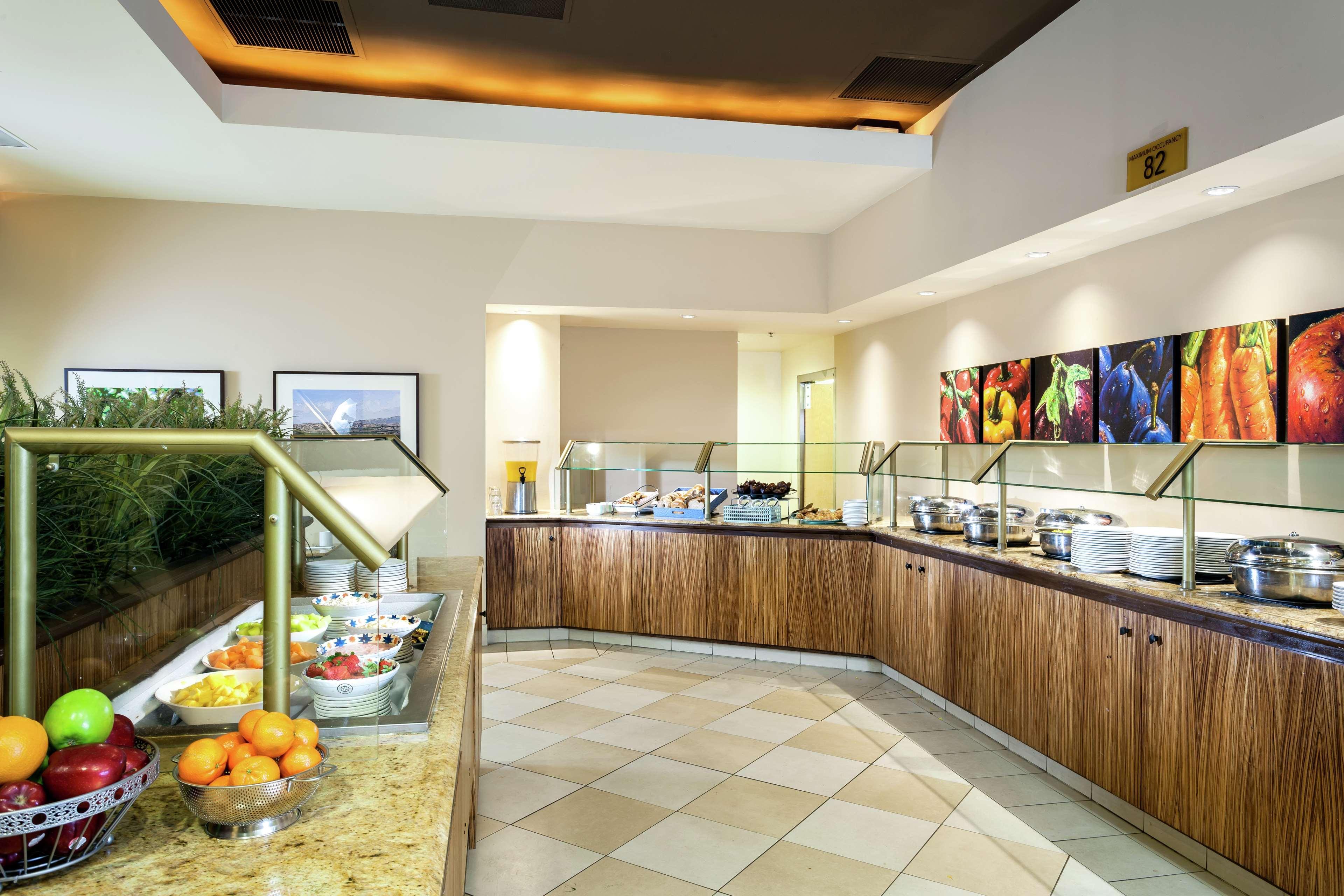 Hilton Stockton Hotel Bagian luar foto