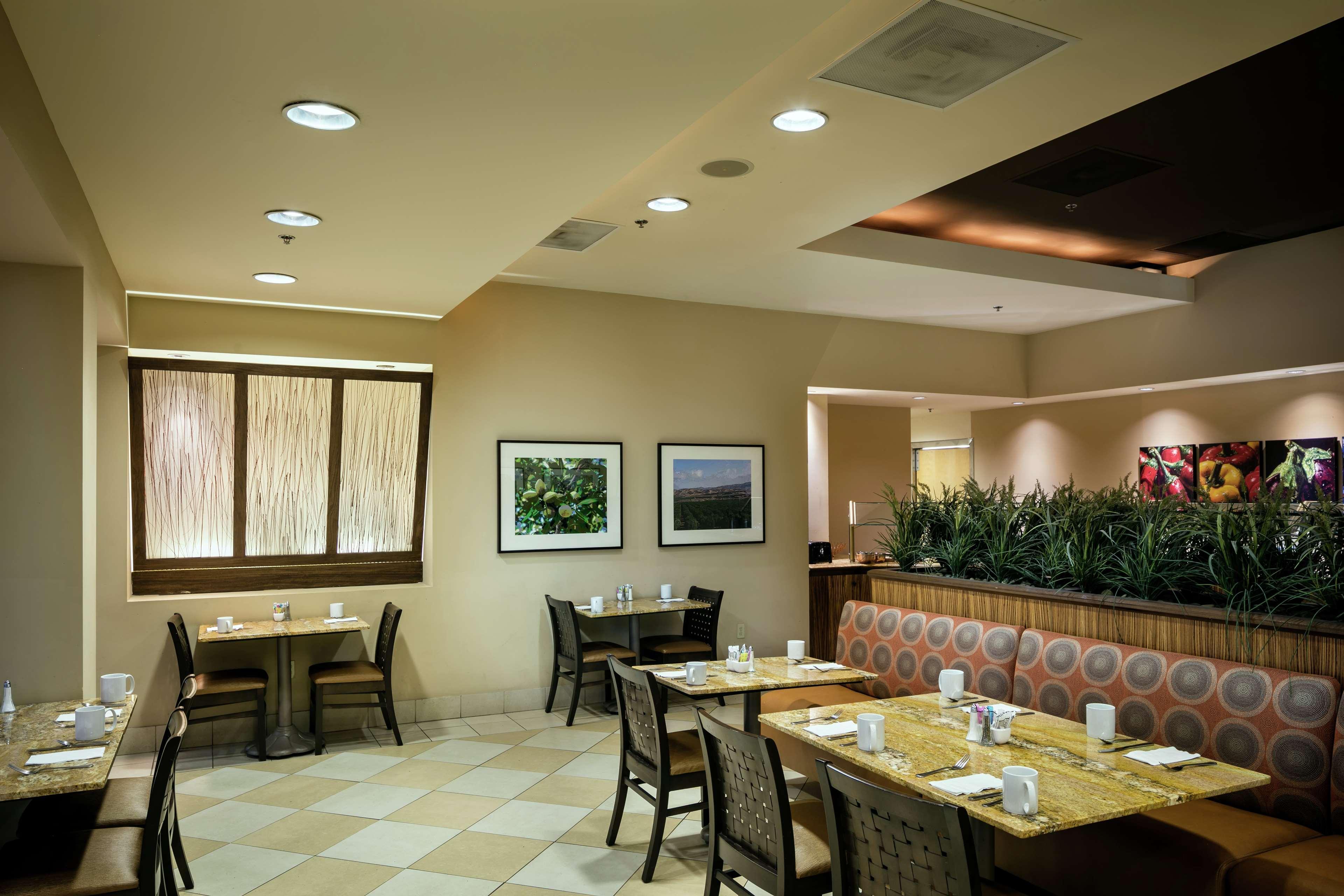 Hilton Stockton Hotel Bagian luar foto