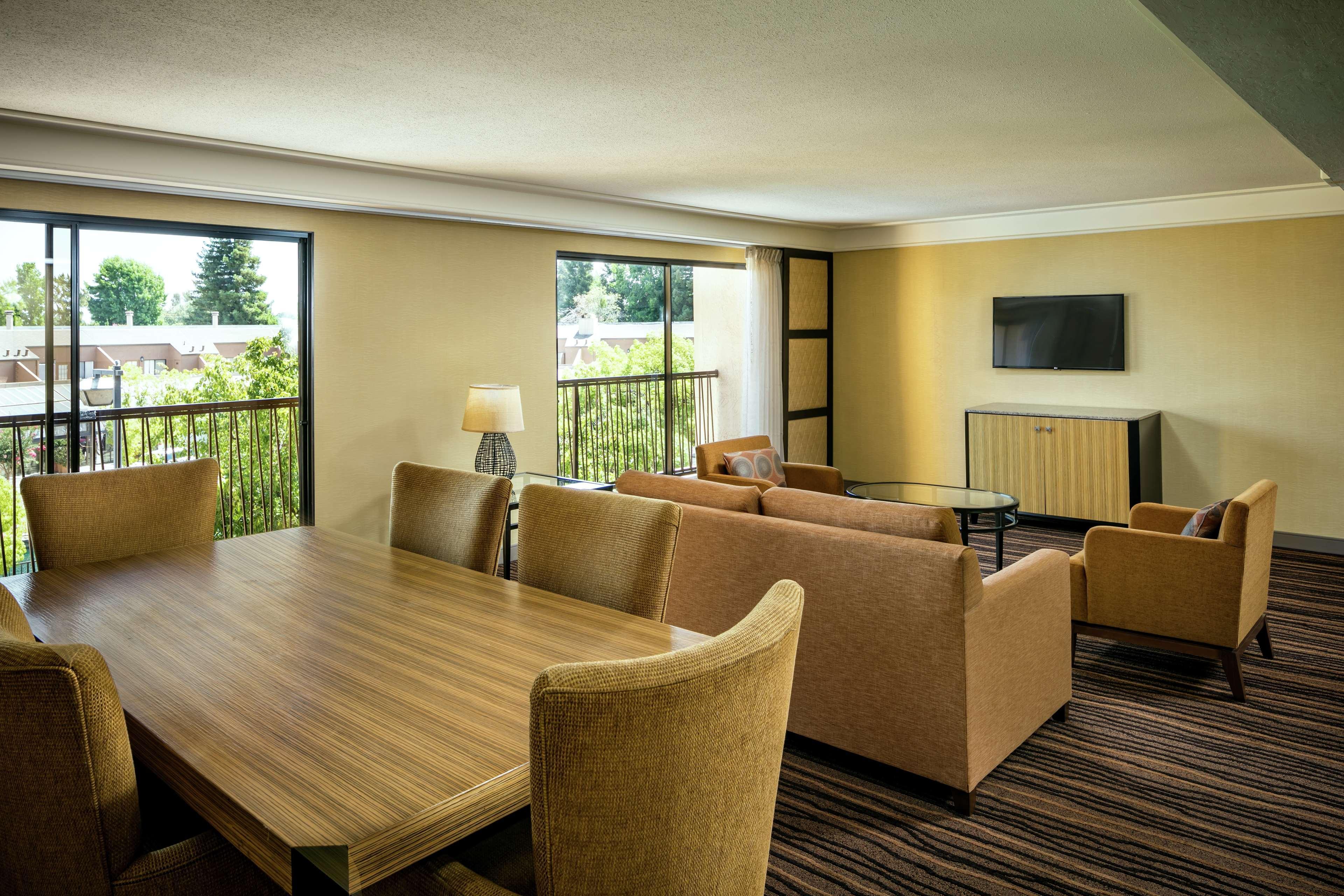 Hilton Stockton Hotel Bagian luar foto