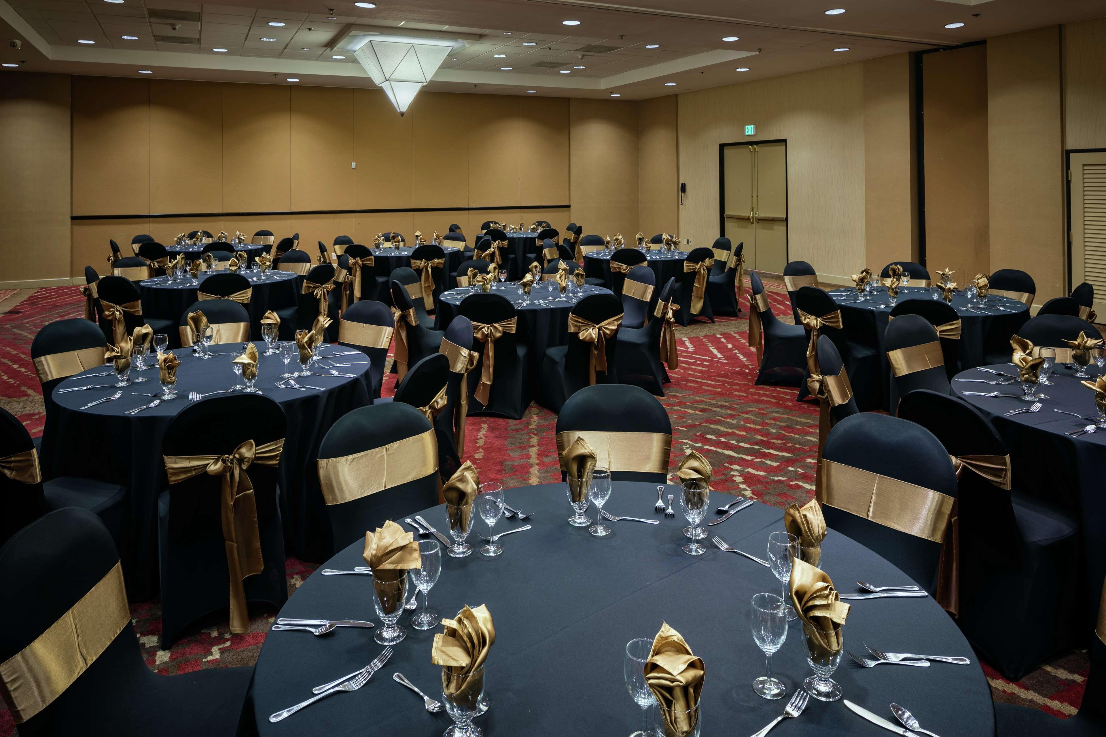 Hilton Stockton Hotel Bagian luar foto