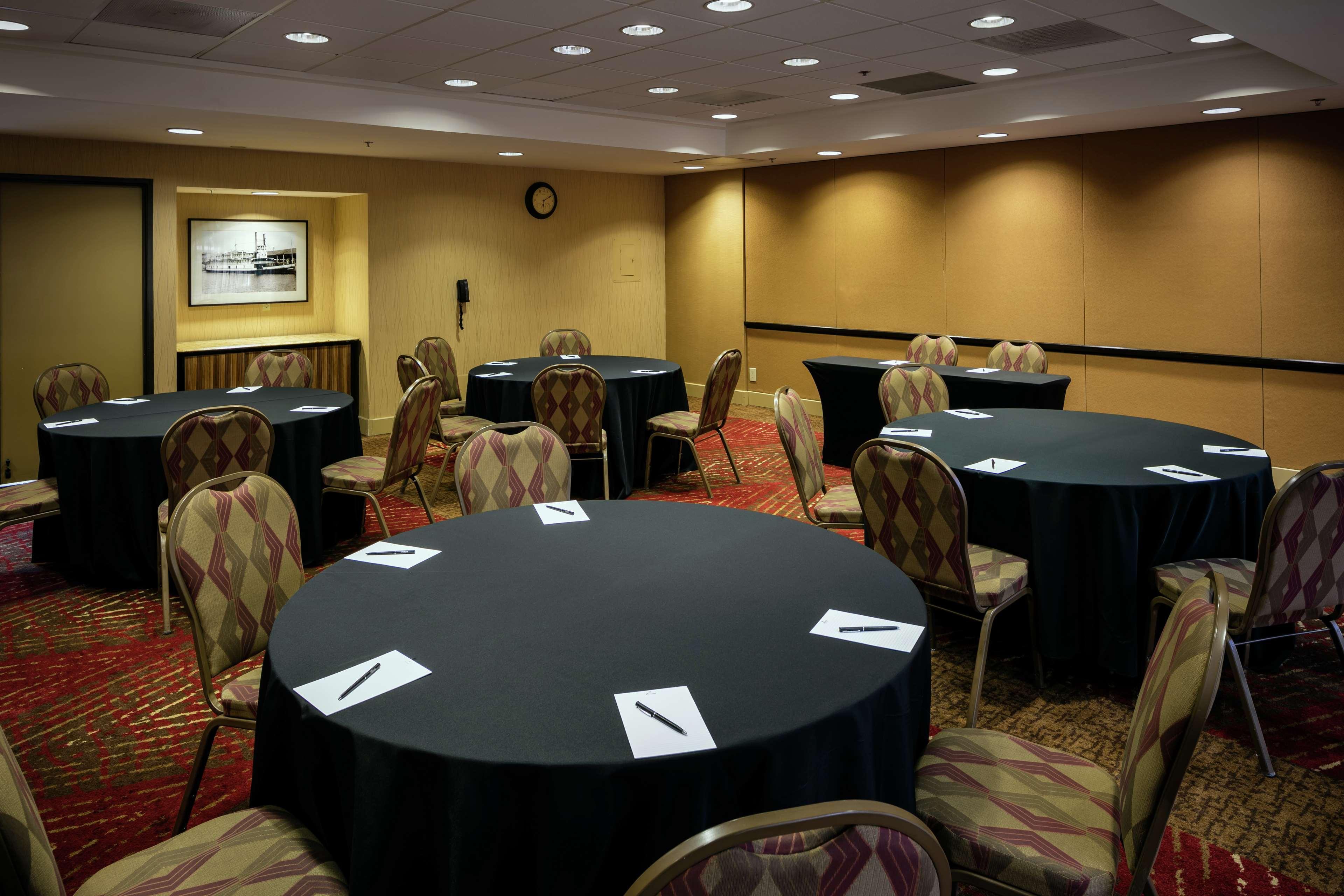 Hilton Stockton Hotel Bagian luar foto