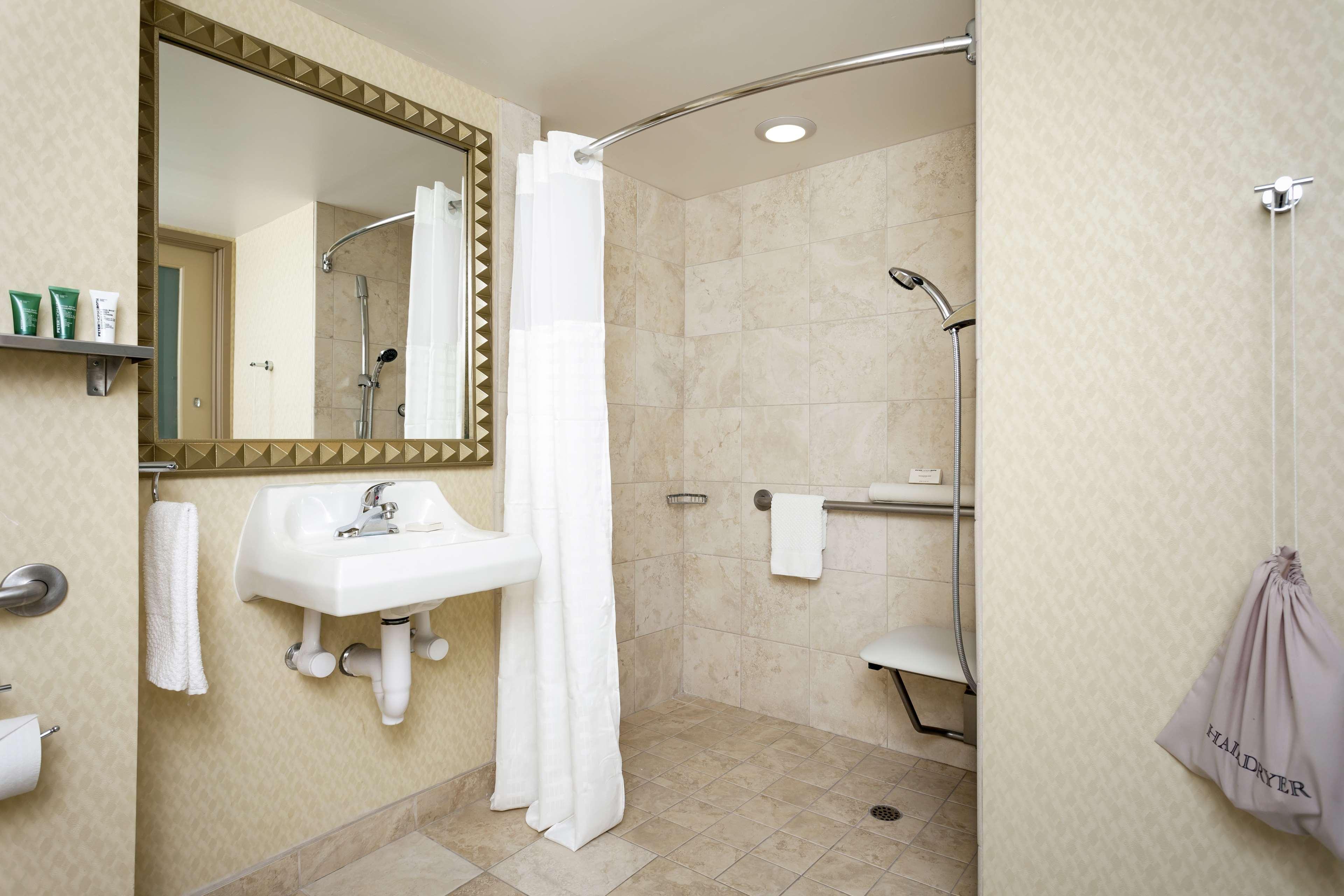 Hilton Stockton Hotel Bagian luar foto