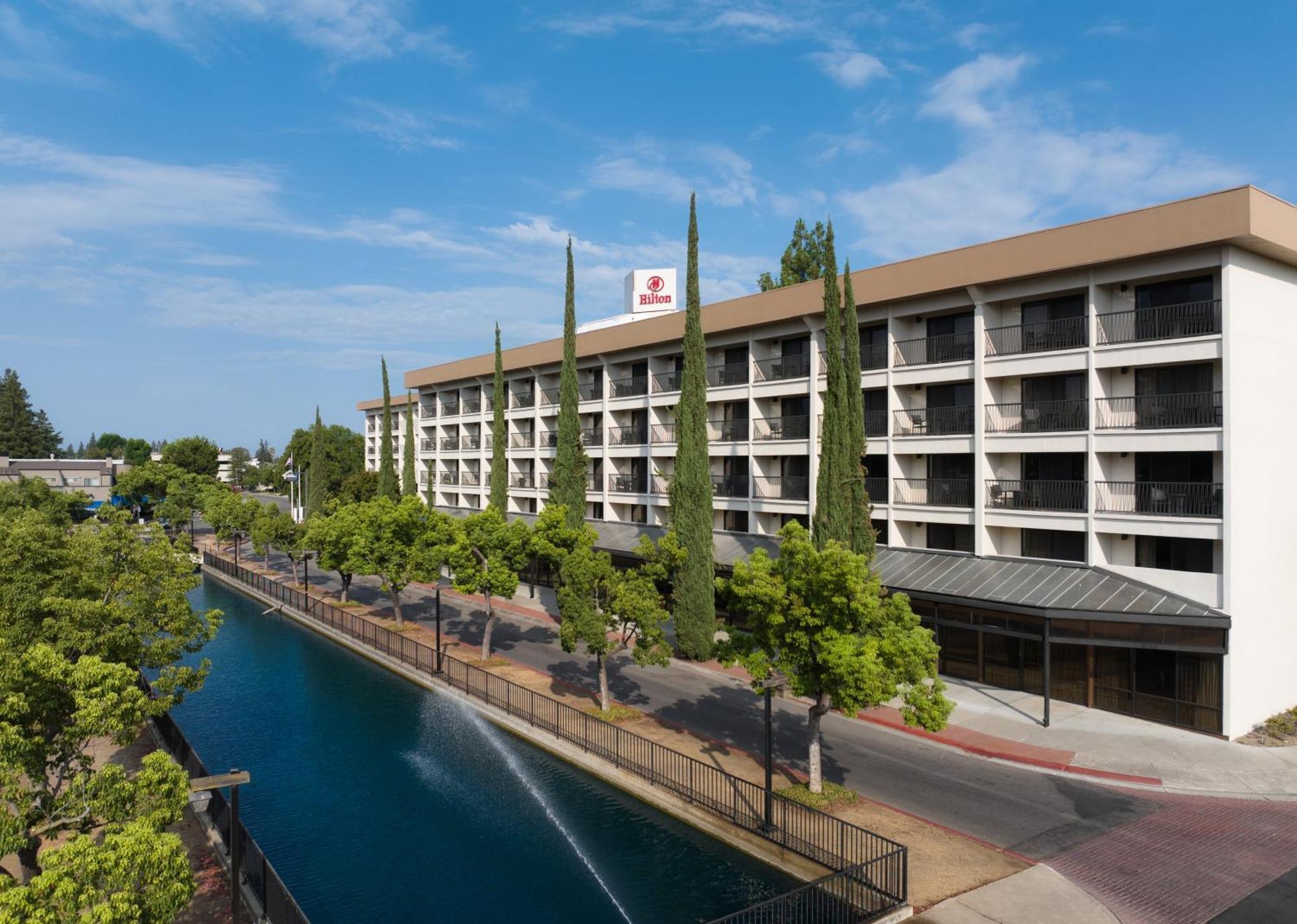 Hilton Stockton Hotel Bagian luar foto
