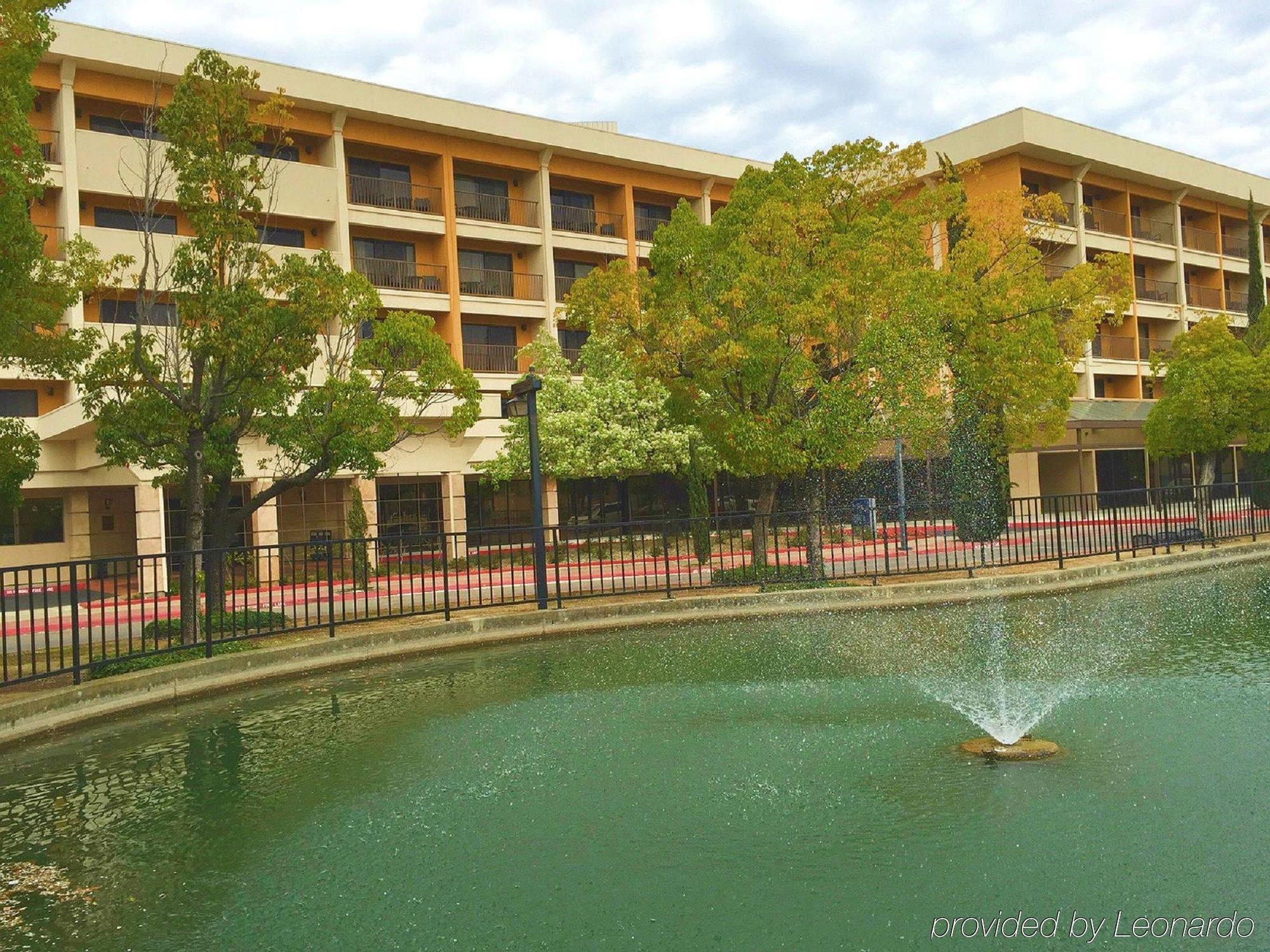 Hilton Stockton Hotel Bagian luar foto