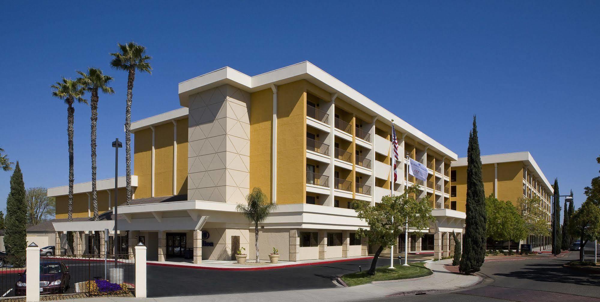 Hilton Stockton Hotel Bagian luar foto