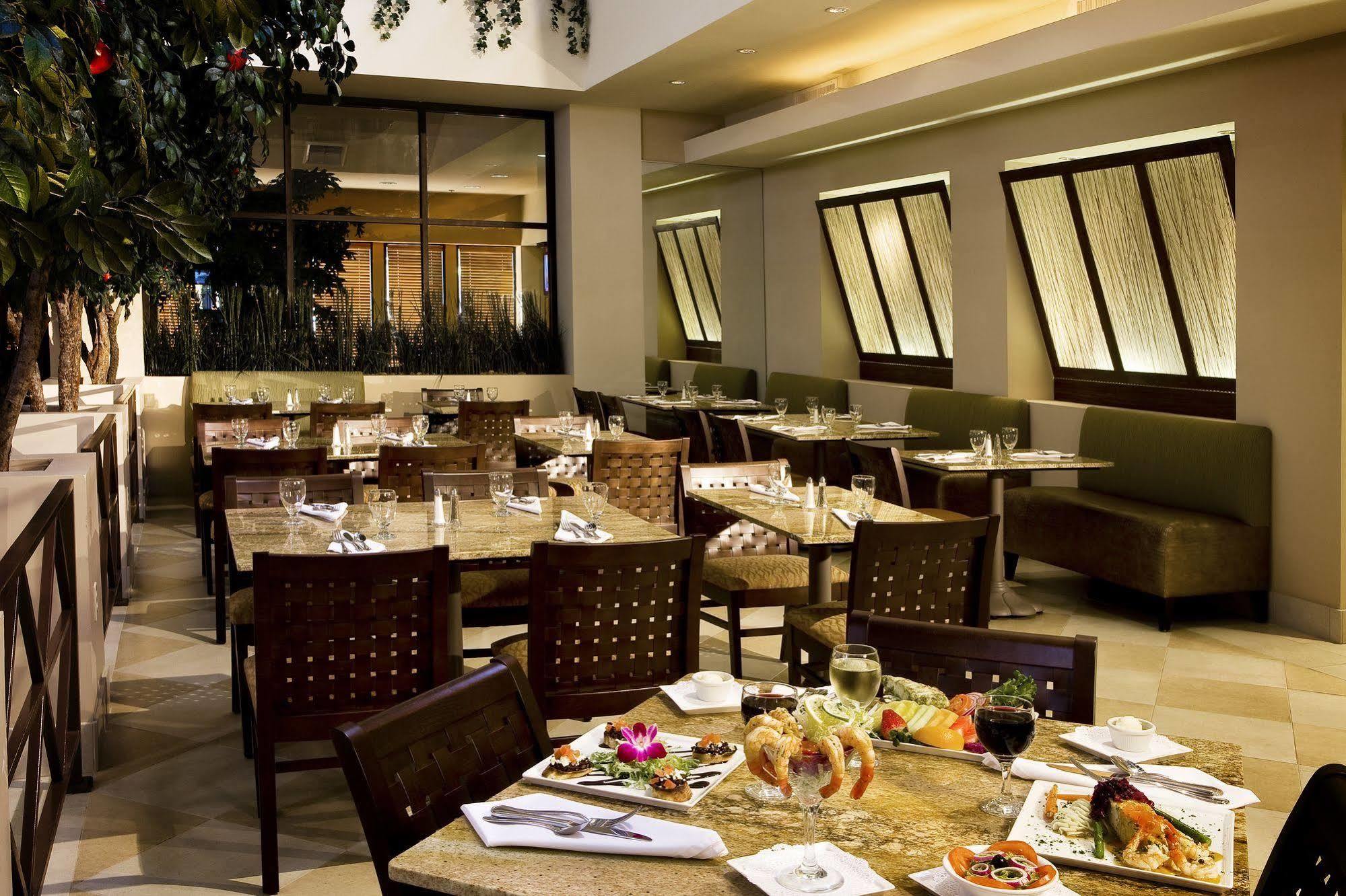 Hilton Stockton Hotel Bagian luar foto