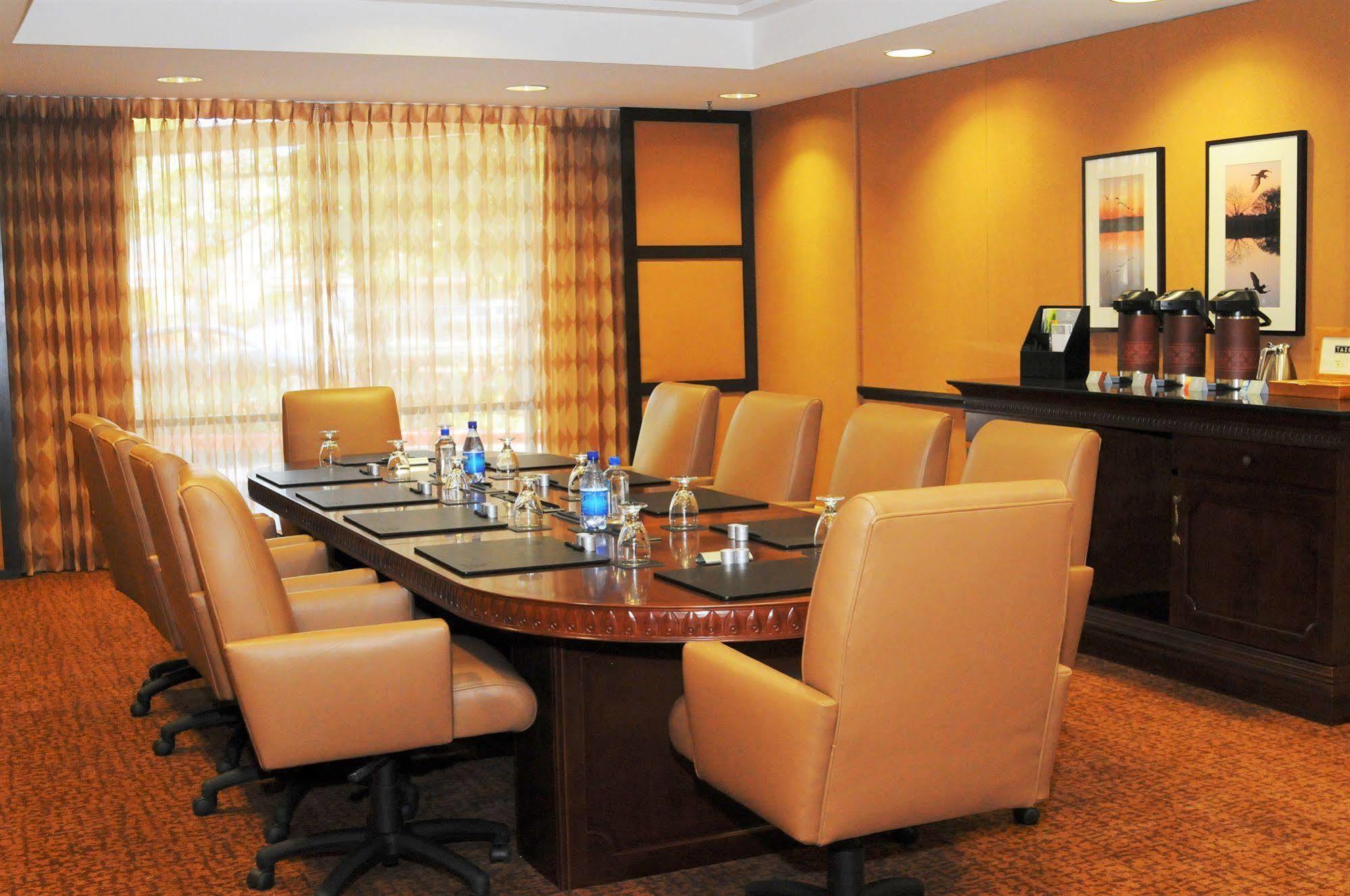 Hilton Stockton Hotel Bagian luar foto